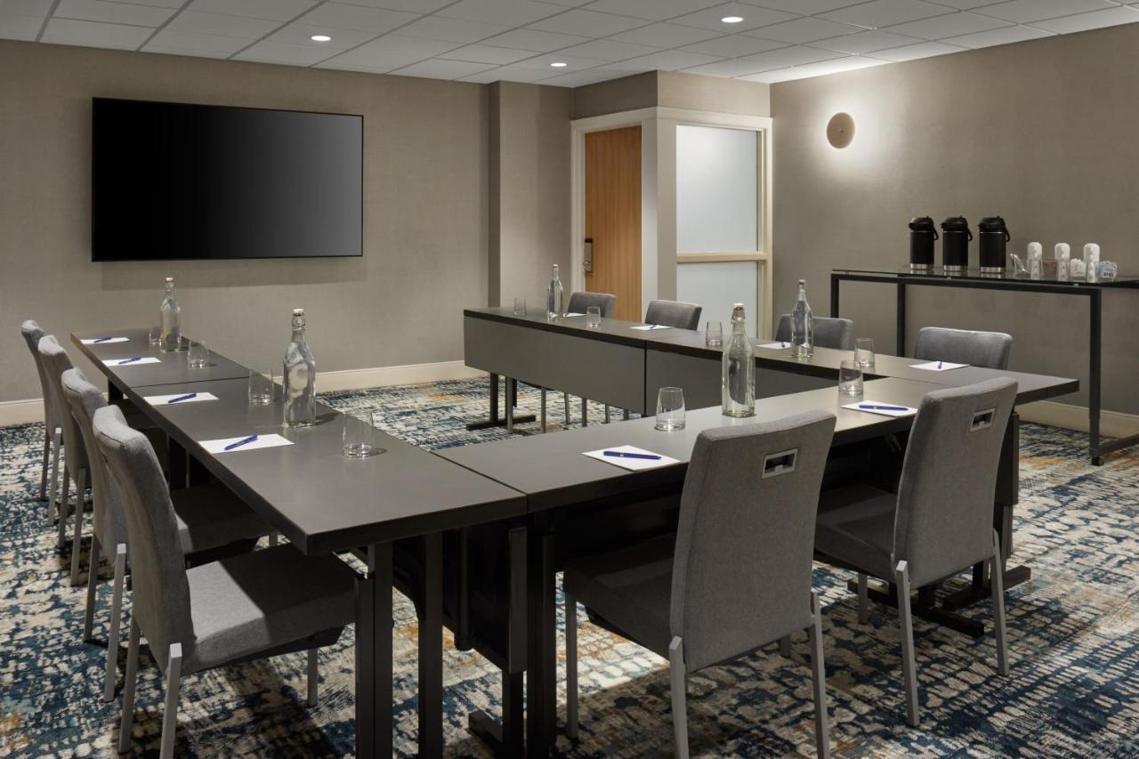 Delta Hotels Calgary Airport In-Terminal Ngoại thất bức ảnh
