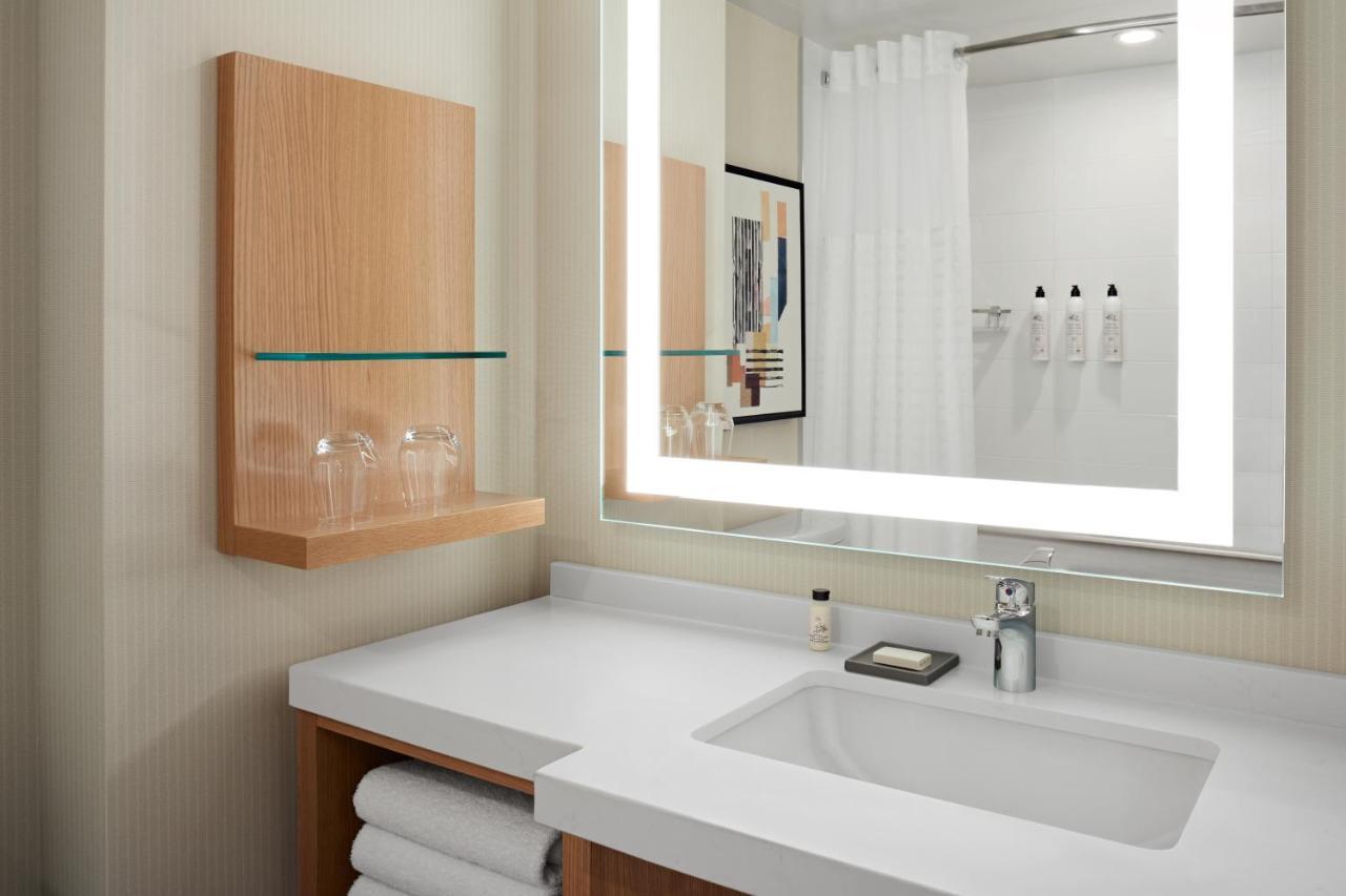 Delta Hotels Calgary Airport In-Terminal Ngoại thất bức ảnh