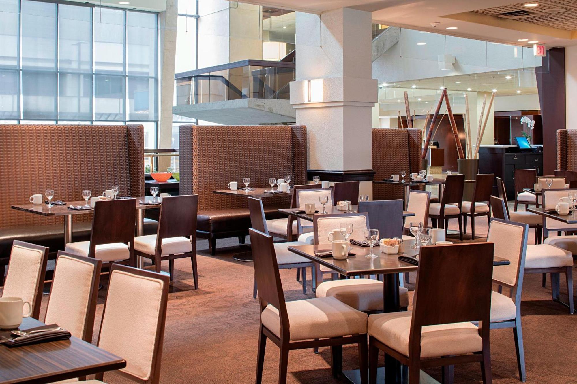 Delta Hotels Calgary Airport In-Terminal Ngoại thất bức ảnh